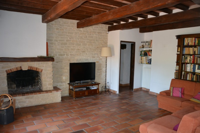 For sale in Gordes, stone property in a beautiful environment 