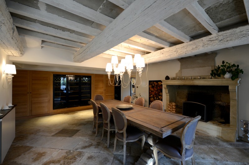 Alpilles, between St-Rémy-de-Provence and Avignon, farmhouse carefully renovated