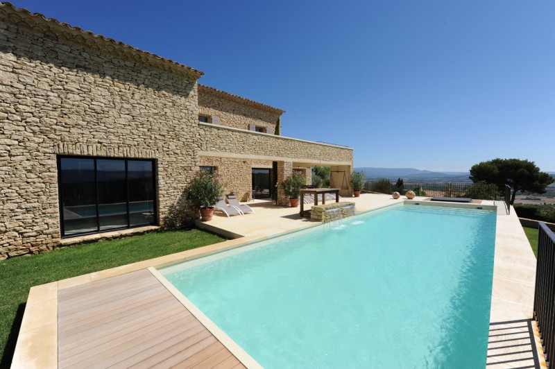 Maison rénovée avec piscine à vendre à Gordes