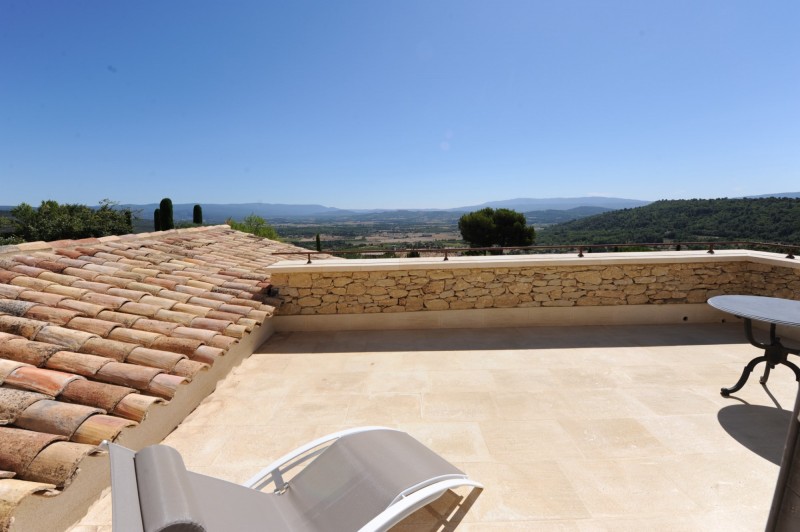 For sale, fully furnished prestigious property with great views over the Luberon valley