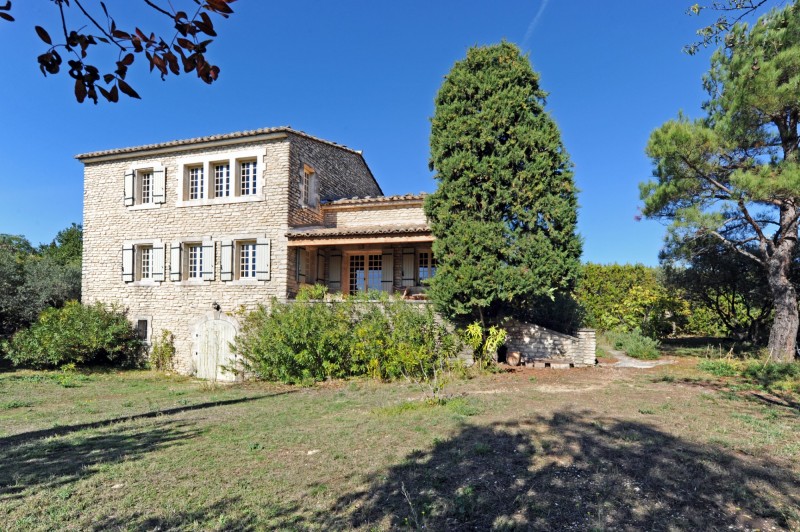 Close to the heart of the village of Gordes property with view for sale ...