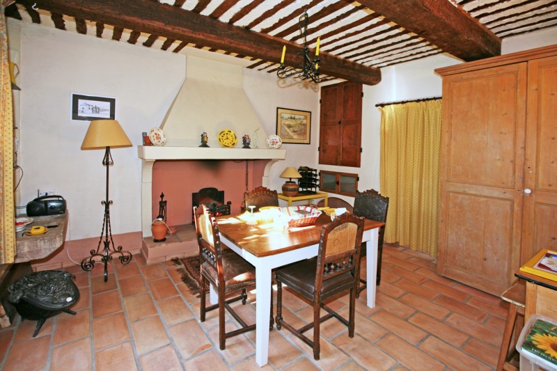 For sale close to the Luberon, old farmhouse dating from 1857
