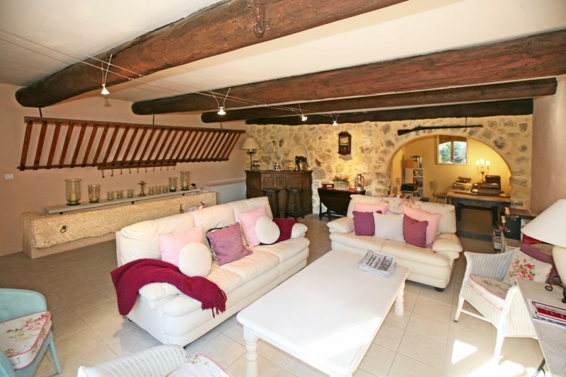 For sale close to the Luberon, old farmhouse dating from 1857