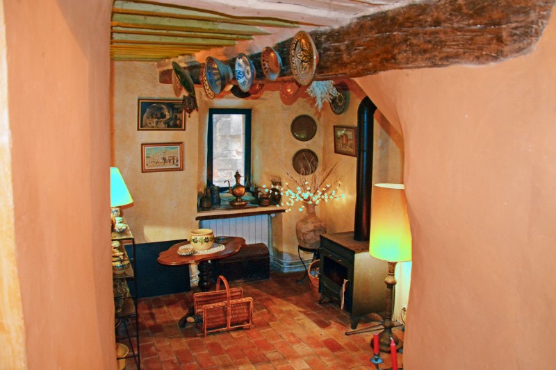 In one of the beautiful hilltop villages of the Luberon, village house with restaurant for sale