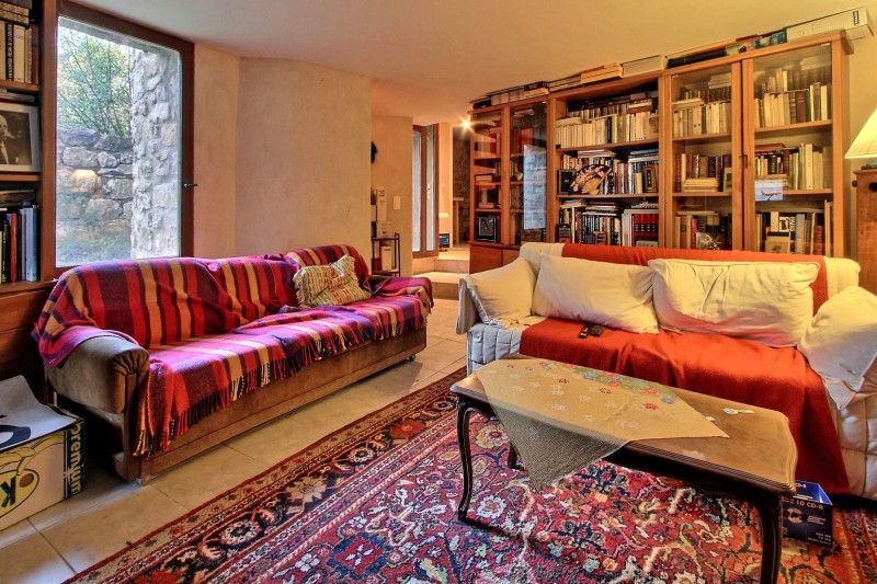 Beautiful hamlet house with a garden of 500 sqm for sale in the heart of the Luberon 