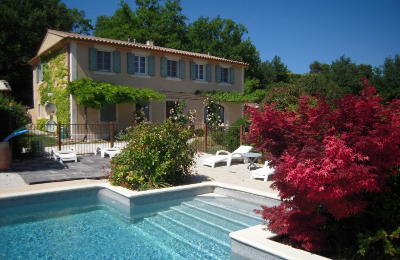 Bastide avec piscine et vue dominante en Provence