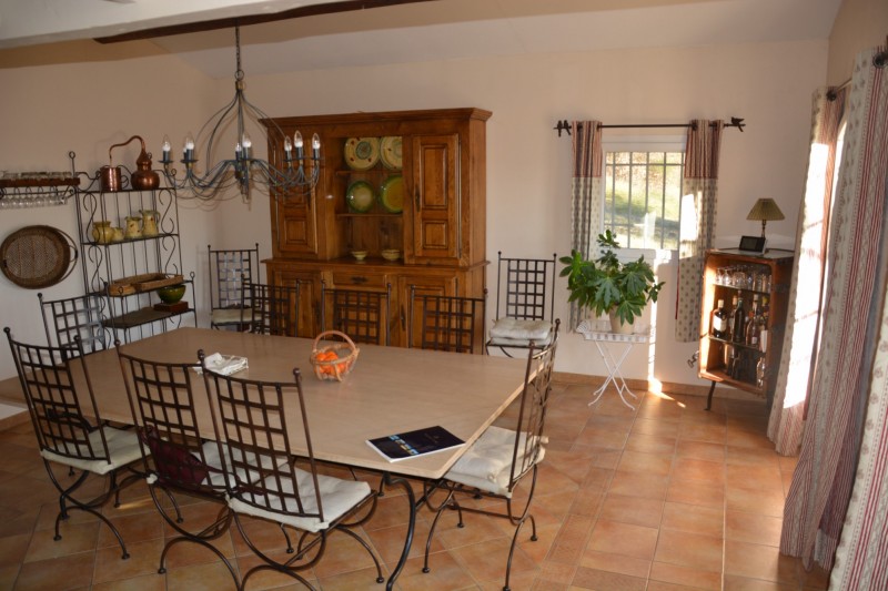 For sale in Provence, mansion property with views overlooking the Luberon
