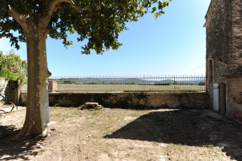 Vente A vendre en Luberon, authentique mas à restaurer sur plus de 14 hectares