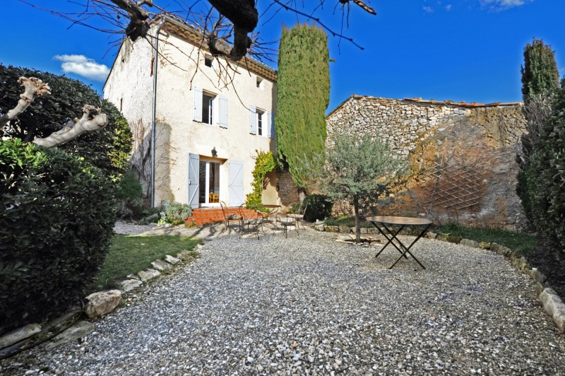 Maison de hameau avec jardin en Provence