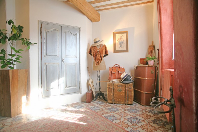 For sale in Comtat Venaissin, close to the Luberon, village house with terrace and balcony