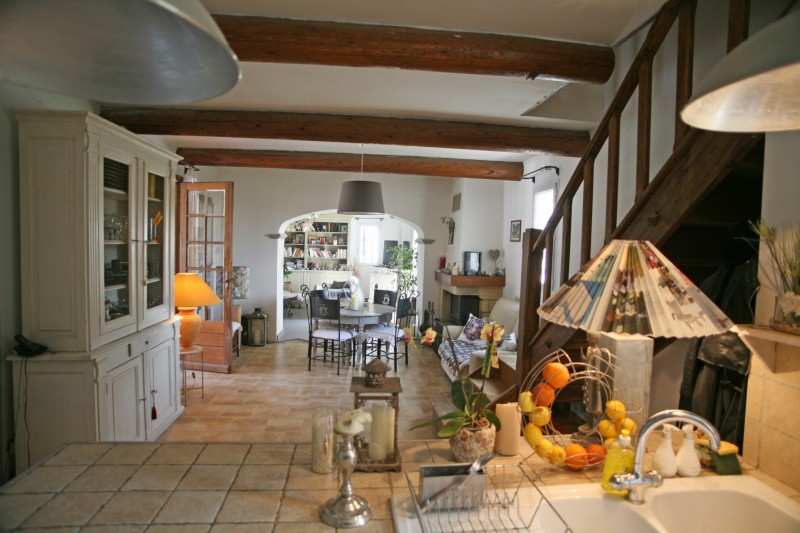 For sale in Lagnes, traditional house on lovely plot of land
