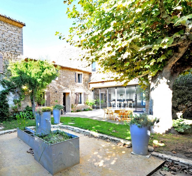Mas restauré avec jardin clos en Provence