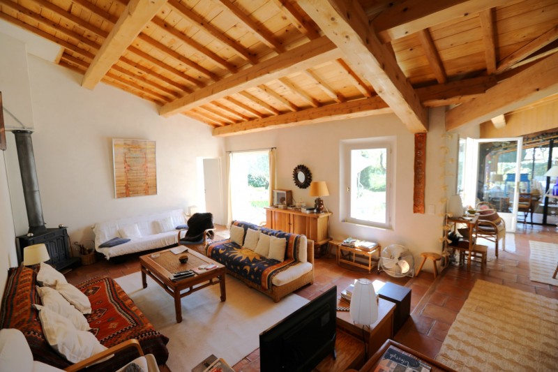 For sale in Luberon, 2 houses on a plot of land of more than 4000 sqm, with pool
