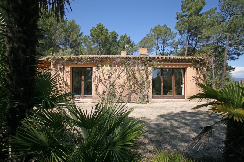 For sale in Luberon, modern house on more than 5 acres of land with lovely views