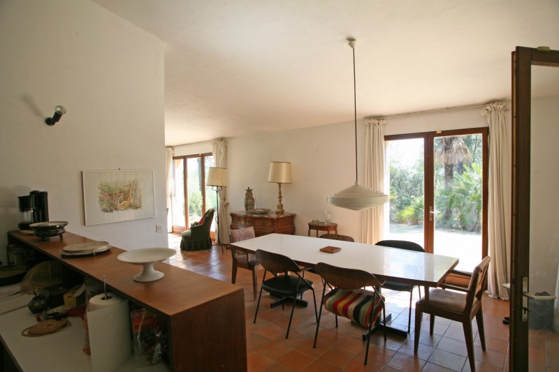 For sale in Luberon, modern house on more than 5 acres of land with lovely views