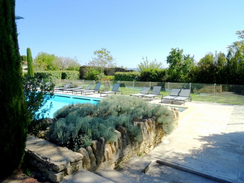 Furnished stone house walking distance to the center of Gordes village 