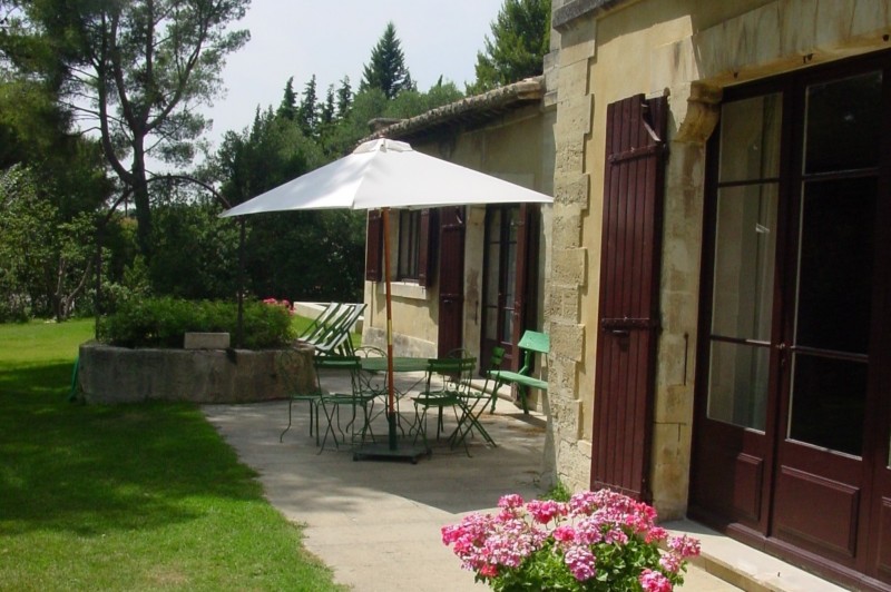 Vente A vendre proche d'Avignon, maison de maître avec dépendances, tennis et piscine 