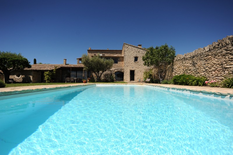 Vente A Gordes, belle maison de village avec piscine et vue sublime
