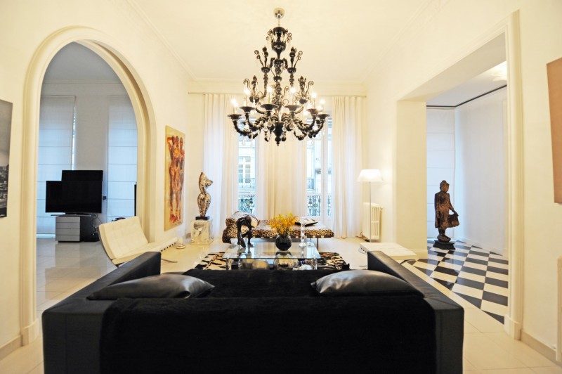 For sale in AVIGNON historic center, designer apartment in Haussmann building 