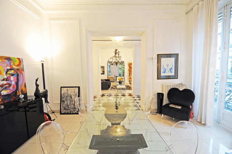 For sale in AVIGNON historic center, designer apartment in Haussmann building 