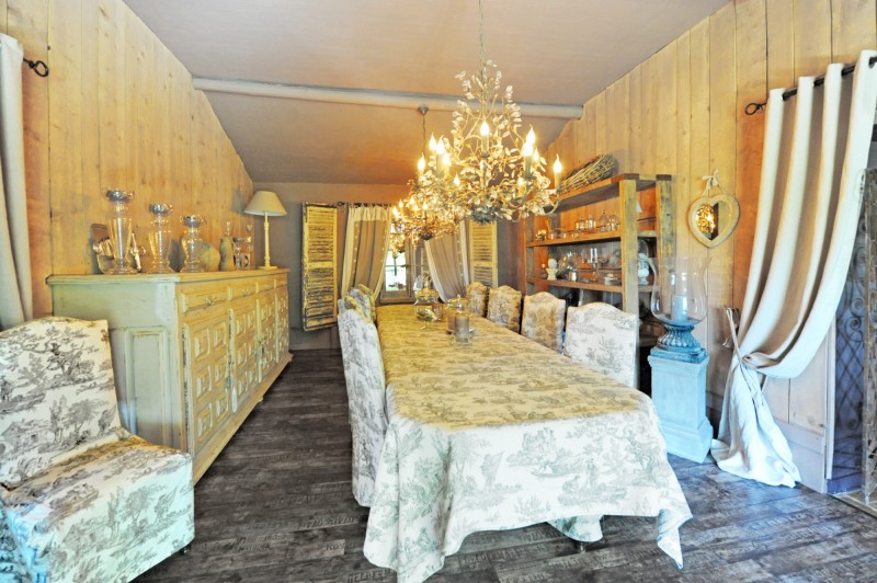 In Isle sur la Sorgue, beautiful family property for sale