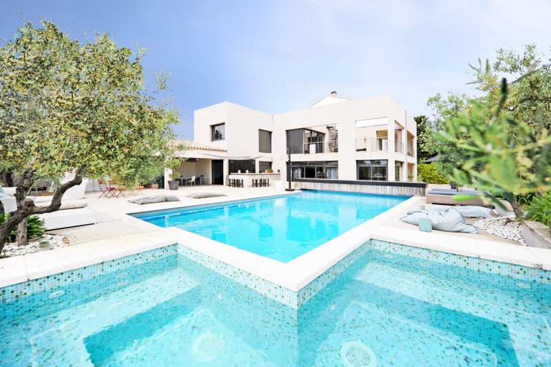 Maison contemporaine avec piscine en Provence