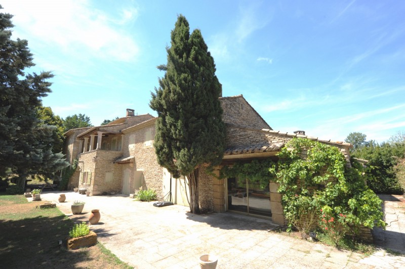 For sale in the Luberon, restored and extended Provencal farmhouse