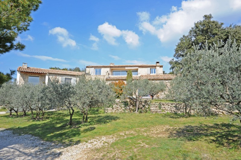 For sale in Gordes, property with 6 bedrooms and views from Luberon to Alpilles