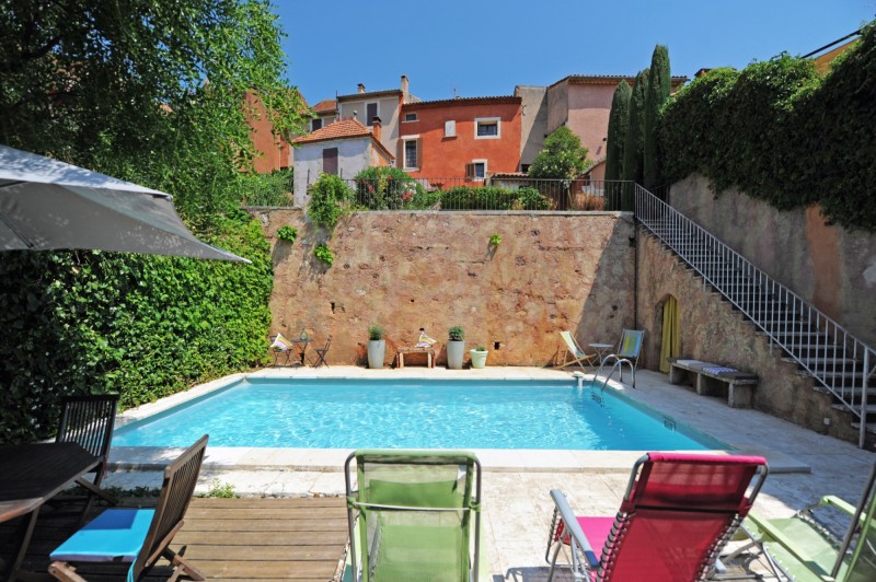 Maison de village avec terrasse, piscine et vue sur le Luberon 