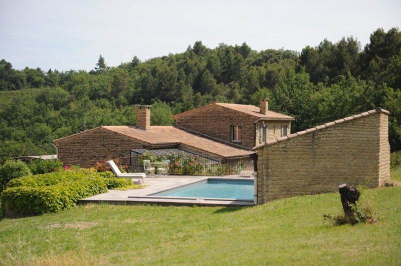 Belle maison en pierres avec piscine et pool house en Provence