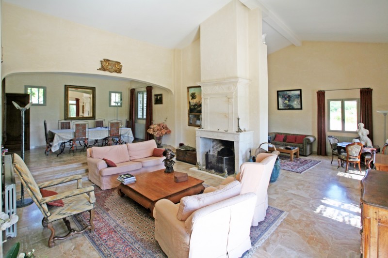 Vente A vendre,  en Luberon, belle maison en pierres, avec piscine et pool house sur 2,5 hectares