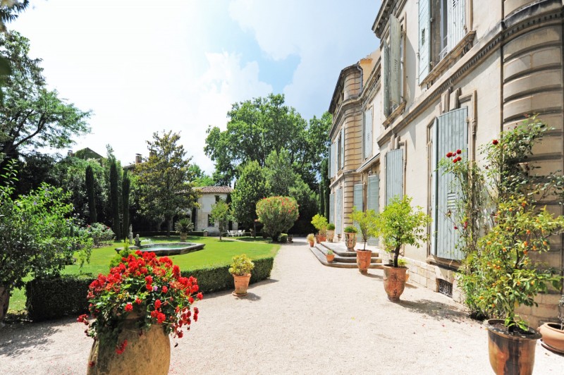 AVIGNON historic centre, rare mansion dating from the XIXth century 