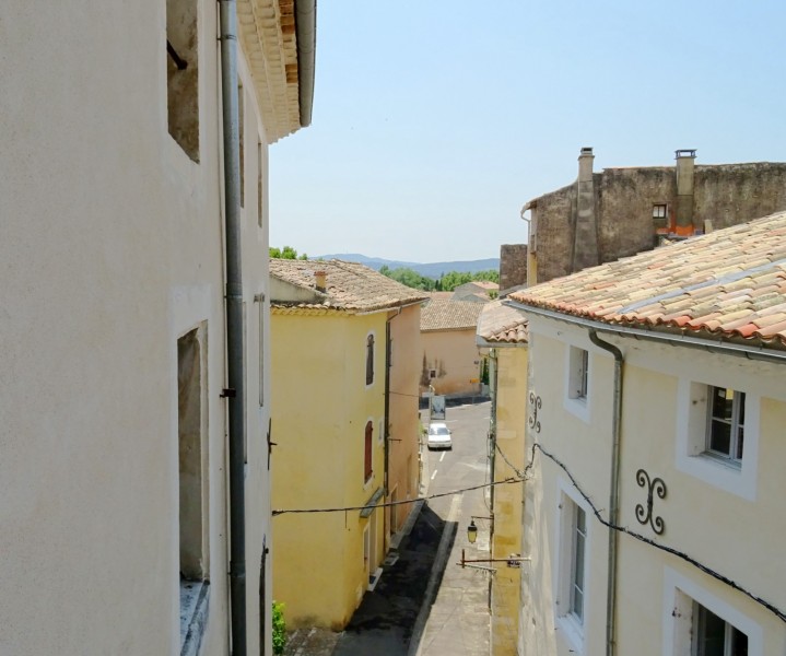 For sale in Pont-Saint-Esprit, private mansion in historical center