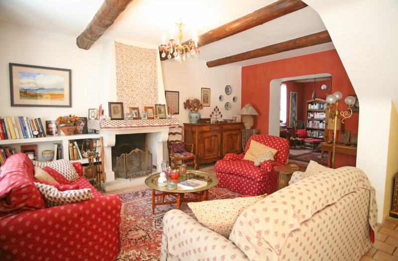For sale, Luberon, magnificient bastide with pool on over 7 hectares of land
