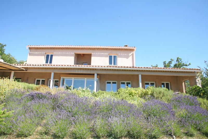 For sale in Viens, modern house with superb views of the Luberon