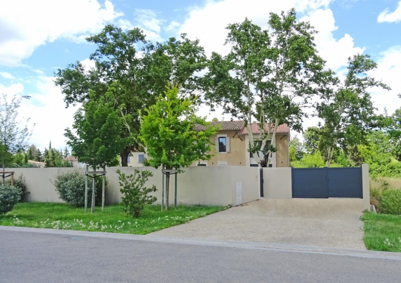For sale in Avignon/Montfavet, modern property in a calm environment 