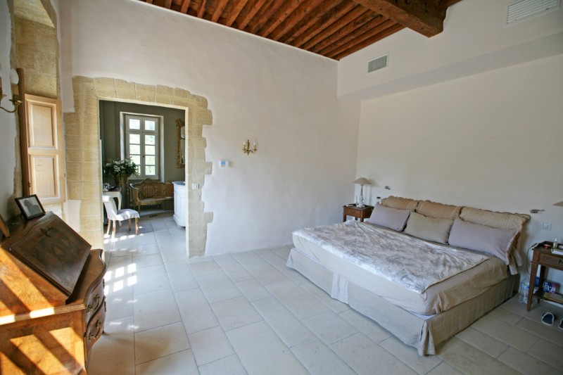For sale, castle with outbuildings located between Uzès and Avignon