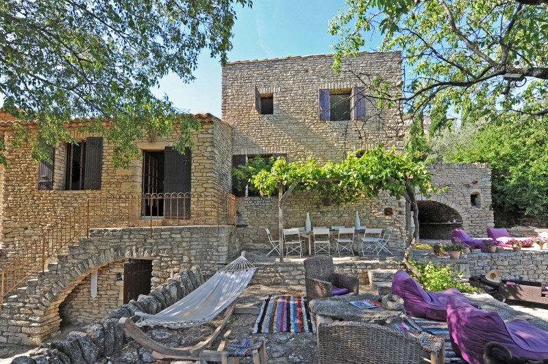 For sale, village house with panoramic views over the Luberon 
