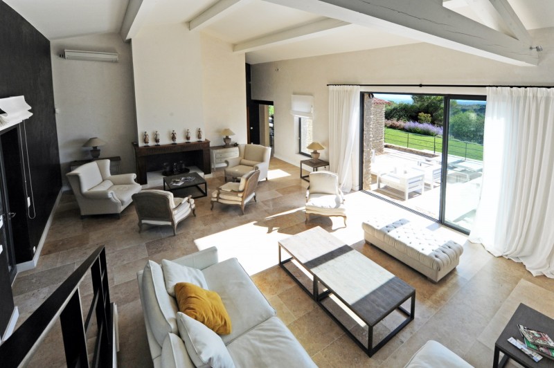 Vente En Luberon, en vente, ensemble immobilier en pierres avec maison d'amis et deux piscines sur 2000 m² 