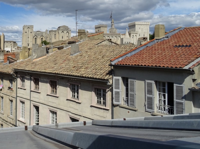 Vente Avignon intra muros dans quartier très recherché, appartement atypique dans immeuble ancien sécurisé avec ascenseur