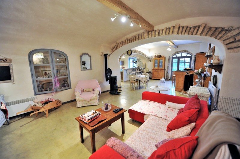 In Provence, renovated village house with charm for sale