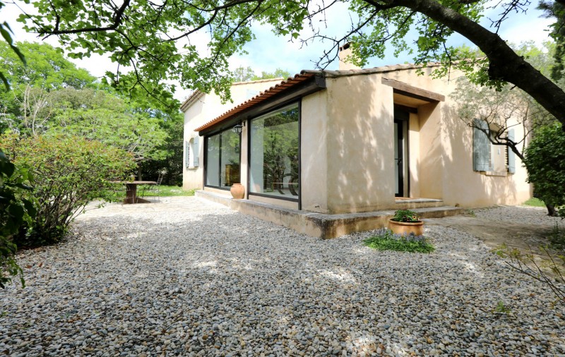 For sale in Gordes, villa with views over the Luberon and the Alpilles