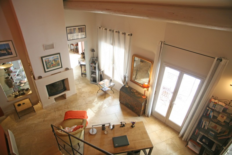 Luberon, traditional house with pool in a charming area