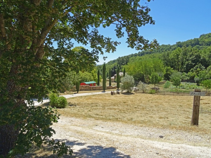 Luberon, three farmhouses and a sheep pen in full nature 