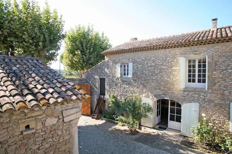 Beautiful farmhouse at the foothills of Lacoste and Bonnieux