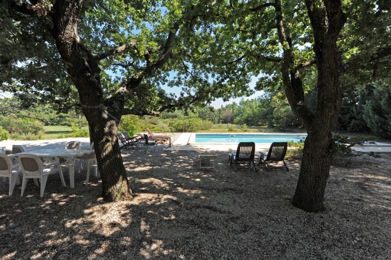 Vente A Gordes, propriété d'agrément avec piscine sur 6500 m² 