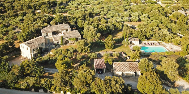 Vente A vendre à Gordes, propriété avec 6 chambres et vue imprenable entre Luberon et Alpilles