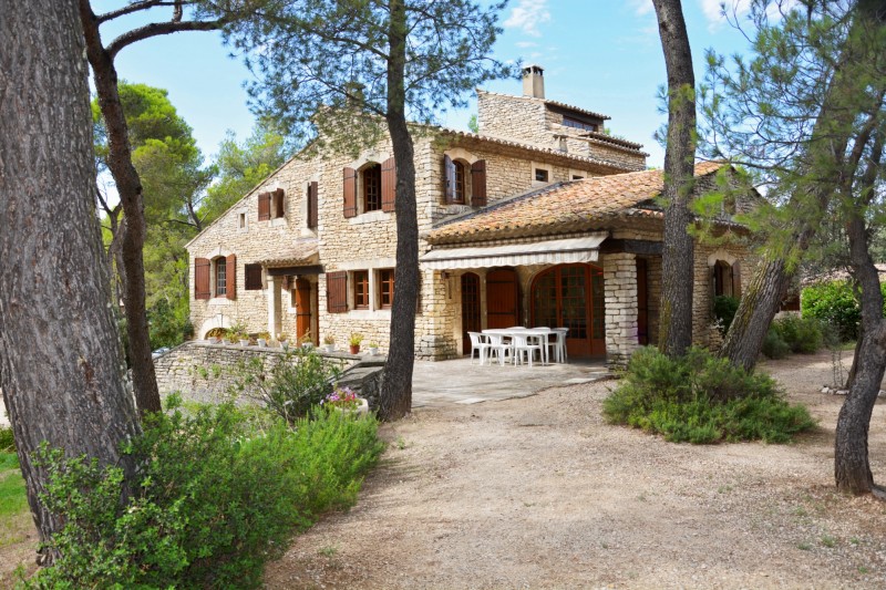 Vente Luberon, maison traditionnelle en pierres sur 2 500 m² de terrain à vendre