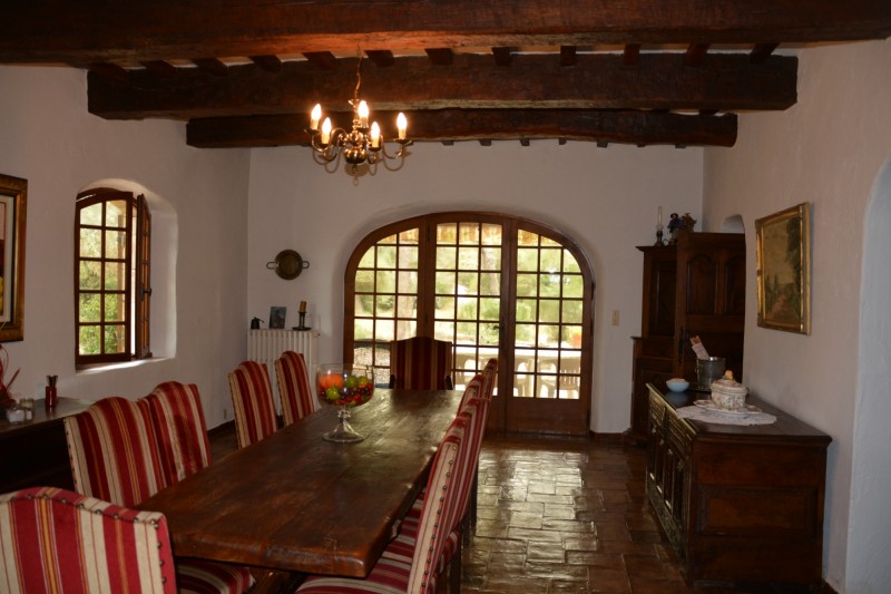 Luberon, traditional house on 2 500 sqm of grounds for sale 