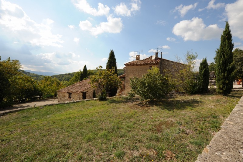 In Luberon, old stone farmhouse for sale to renovate with 58 hectares of land